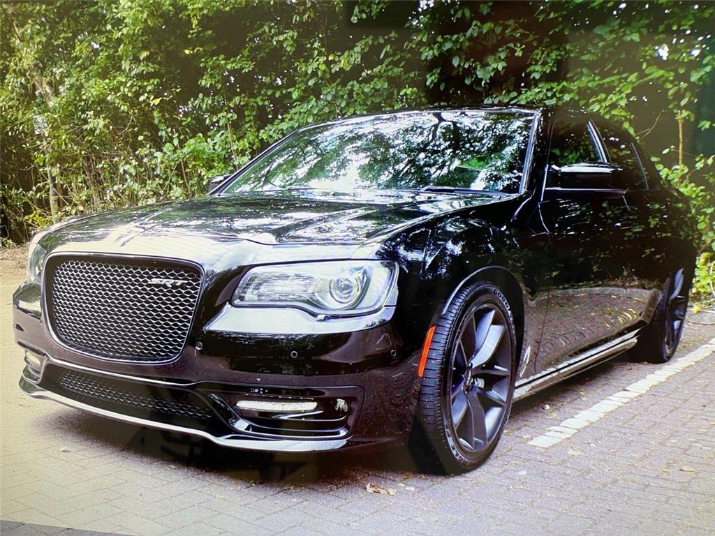 _Chrysler 300C SRT Black (3).jpg